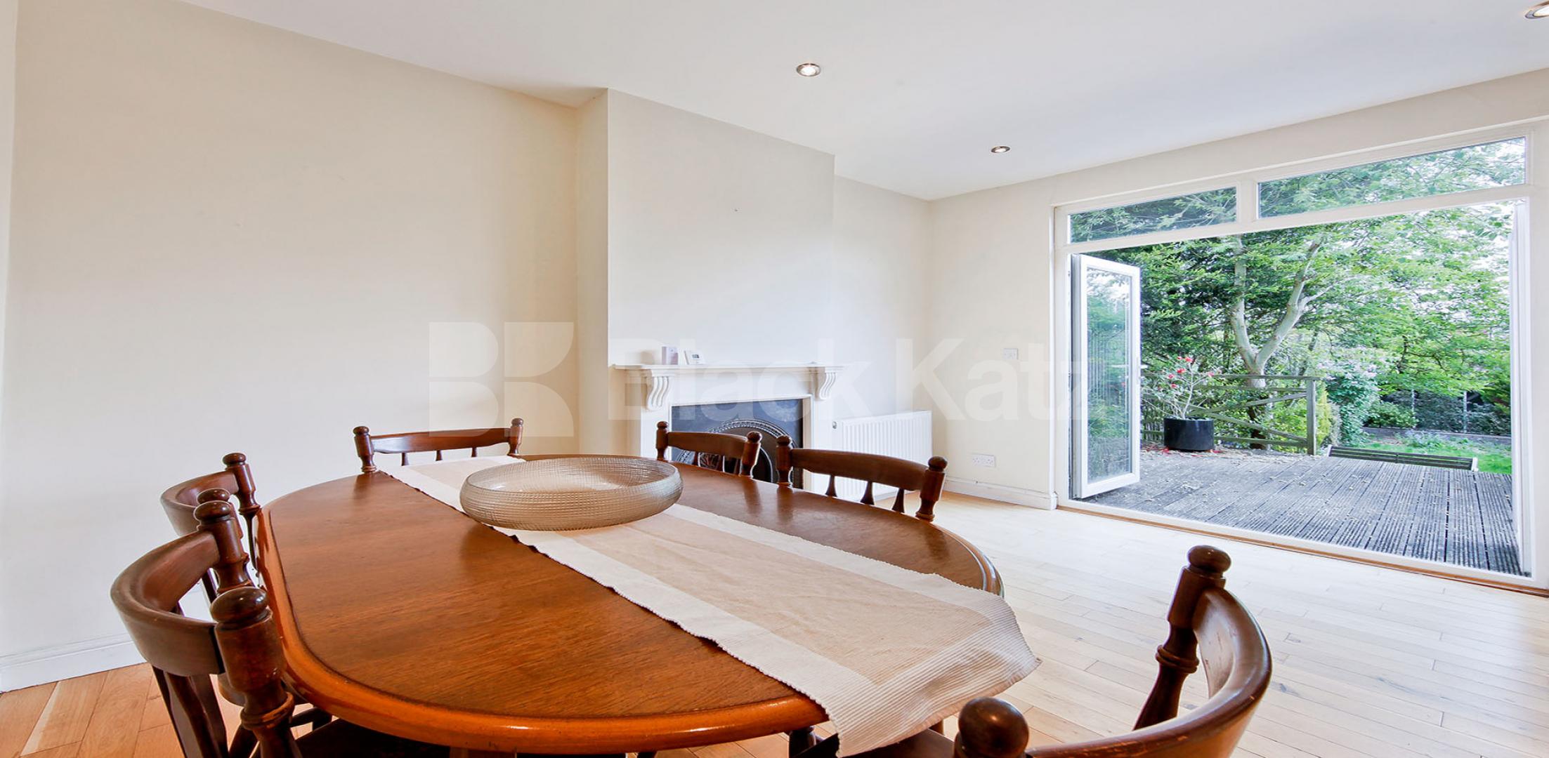 			LET , 4 Bedroom, 1 bath, 1 reception Terraced House			 Merton Road, East Putney/Wandsworth 